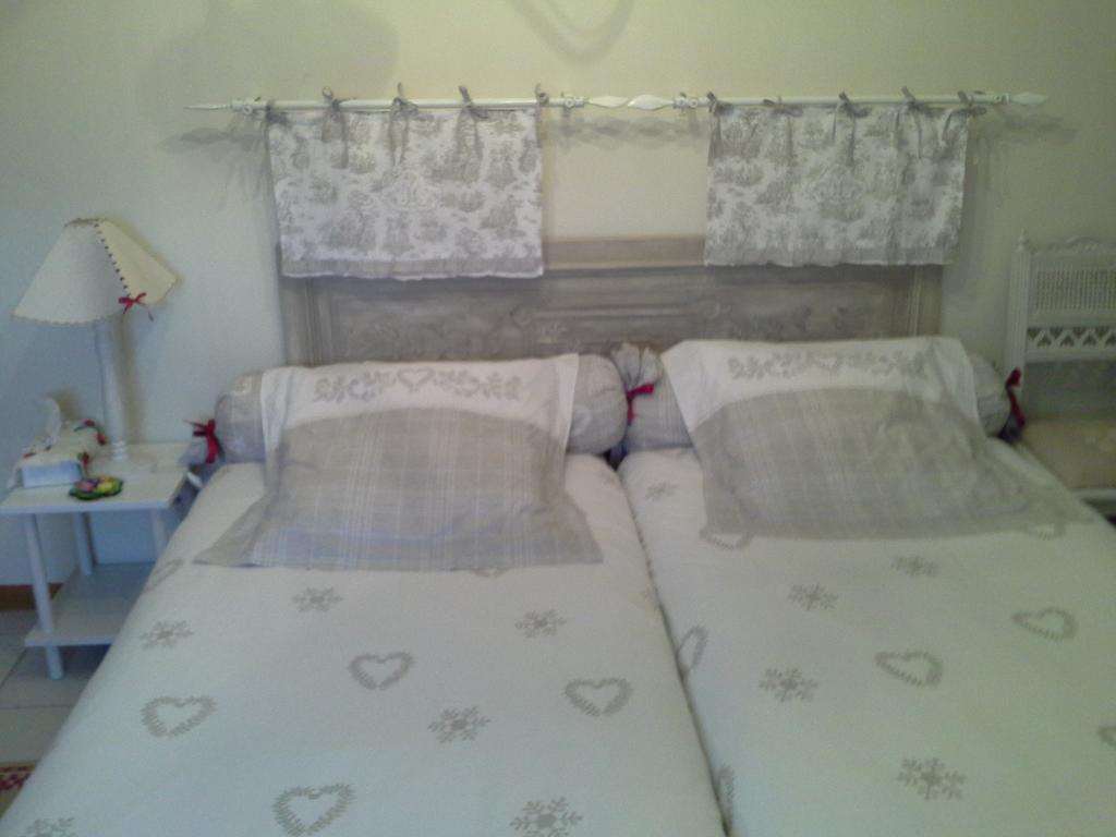 Chambres D'Hotes Au Temps Des Cerises Jumieges Phòng bức ảnh